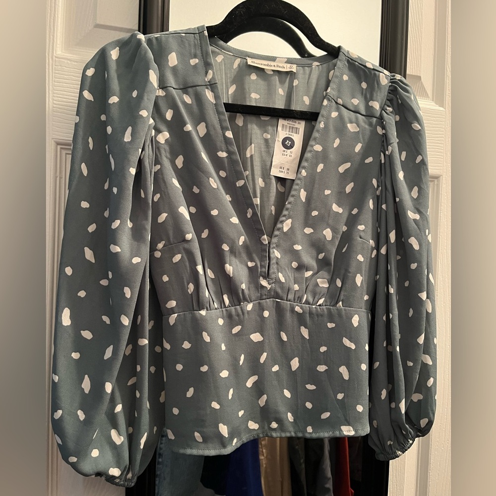 Abercrombie peasant sleeve polka dot blouse top